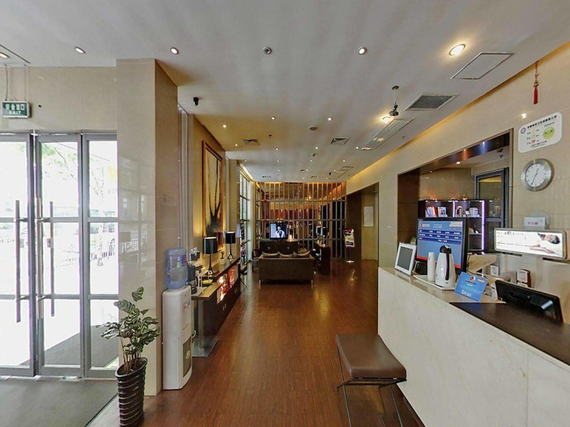 Ji Hotel Xintiandi Шанхай Екстериор снимка